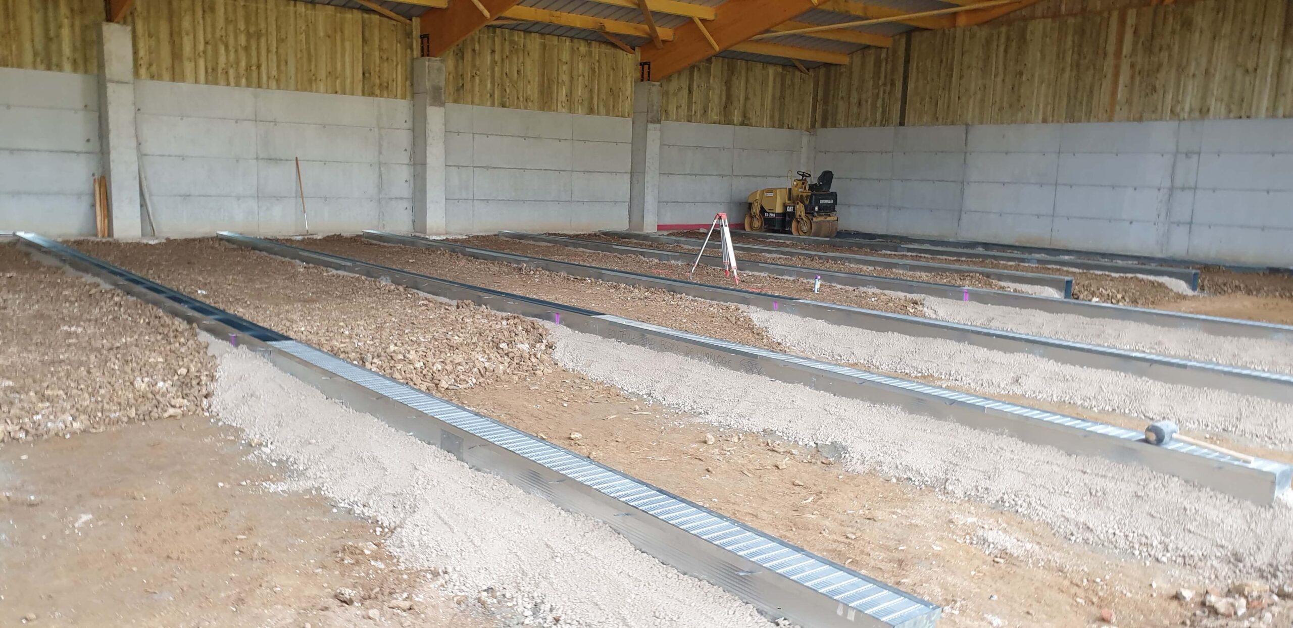 La ventilation par caniveaux offre des facilités de remplissage et de vidange mais nécessite une anticipation dès la conception du bâtiment.