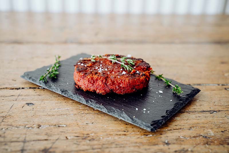 Le Veg Burger, façon bistrot, est une des références phares de Kokiriki.
