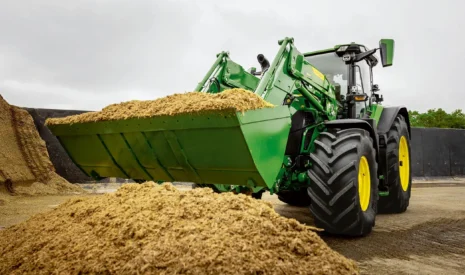 John Deere lance les chargeurs 665R et 685R pour tracteurs 6R