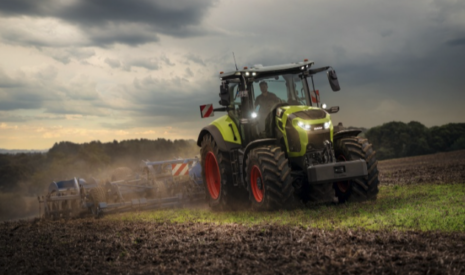 CLAAS dévoile sa nouvelle gamme de tracteurs AXION Série 8 à grande puissance